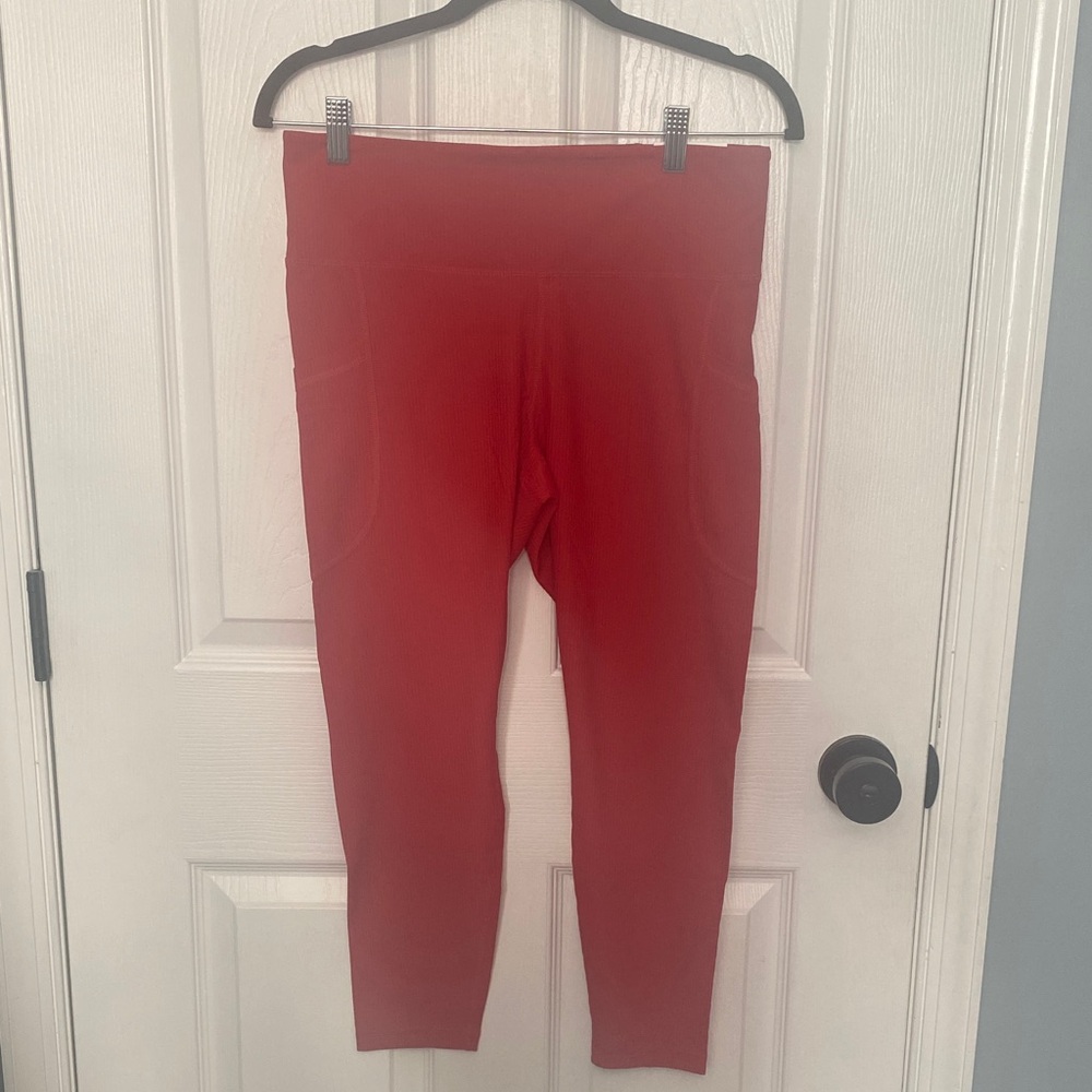 ⭐️4/$20⭐️ NWT Old Navy Red Ribbed Leggings